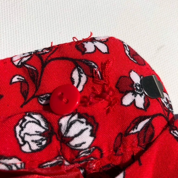 red floral cloth shorts - Picture 4 of 5